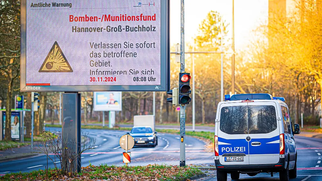 Tausende-Anwohner-muessen-wegen-eines-Bombenverdachts-ihre-Wohnungen-in-Hannover-verlassen
