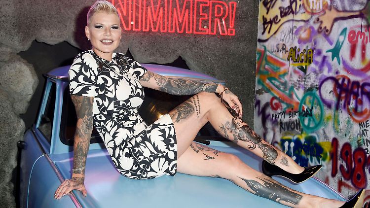 An ihren Körper lässt sie nur Tattoos und den Chirurgen: Melanie Müller.