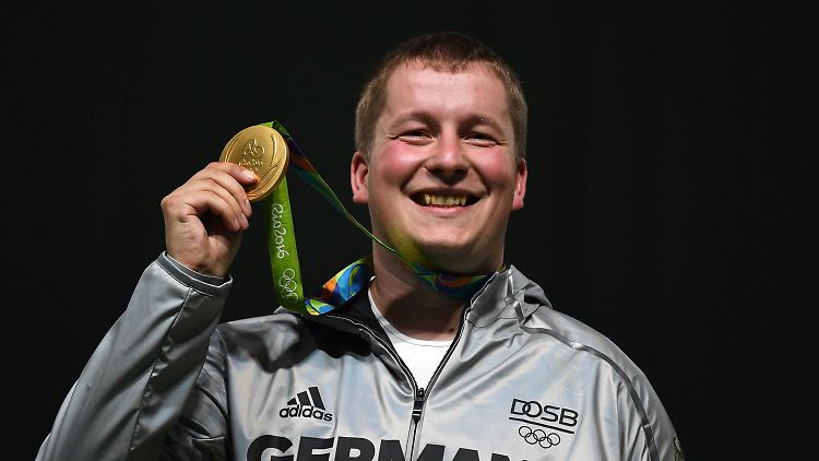 Sportschütze Christian Reitz gewann 2008 Bronze und 2016 Gold mit der Olympischen Schnellfeuerpistole.