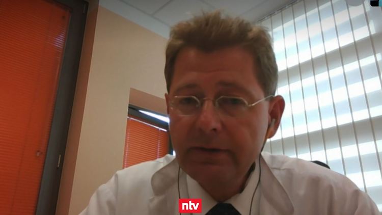 Prof. Dr. med Tomas Jelinek ist Medizinischer Direktor des Berliner Centrum für Reise- und Tropenmedizin und Lehrbeauftragter der Universität Köln am Institut für Medizinische Mikrobiologie, Immunologie und Hygiene.