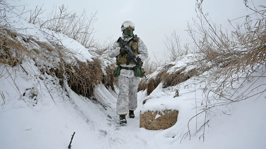 2022-01-25T150626Z-417278447-RC296S9U7UMD-RTRMADP-3-UKRAINE-CRISIS-EAST