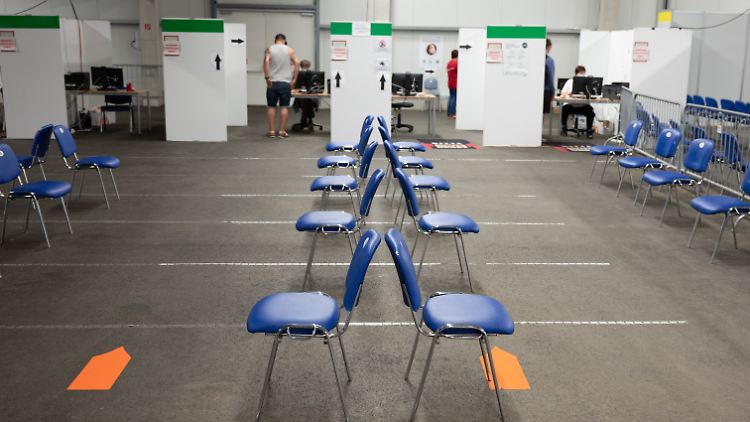 Fast gähnende Leere im Impfzentrum im sächsischen Löbau. Die Impfmüdigkeit ist aber überall in Deutschland zu spüren.