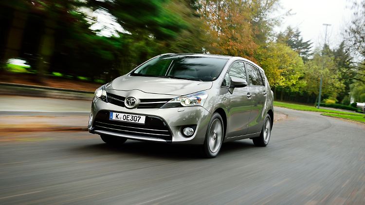 Ein Hingucker ist der Toyota Verso nicht. Hier überwiegen eher die praktischen Werte.