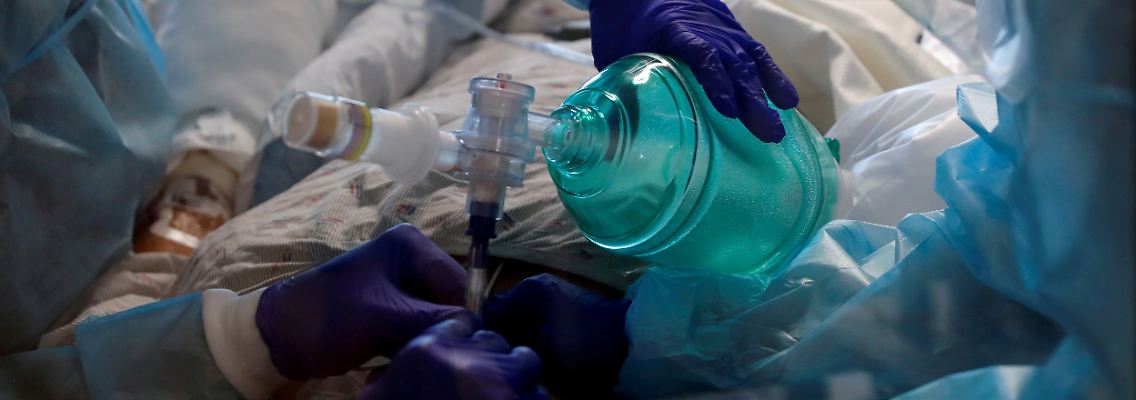 2021-07-18T162446Z_59975849_RC24NO909PRP_RTRMADP_3_HEALTH-CORONAVIRUS-USA.JPG