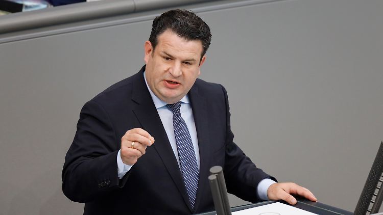 Der Sozialminister hält es für richtig, dass "man nach 45 Versicherungsjahren Schluss machen kann."