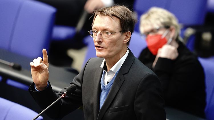 Man müsse weiter vorsichtig sein, da eine Herdenimmunität noch nicht erreicht sei, sagt Lauterbach.