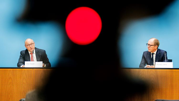 Vonovia-Chef Buch (l.) und Deutsche-Wohnen-Chef Zahn bleiben vorerst getrennt.