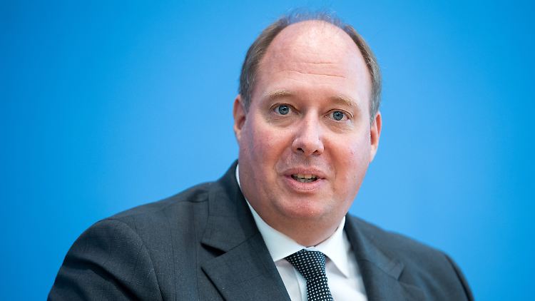 Bei hohem Infektionsgeschehen trotz Testkonzepten müssten Braun zufolge Ungeimpfte ihre Kontakte reduzieren. 