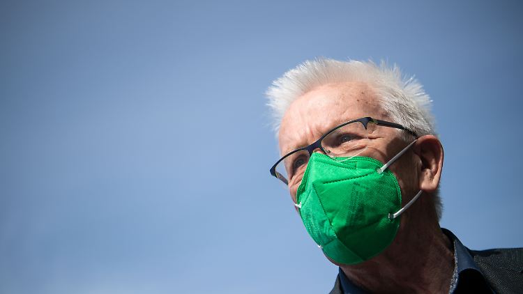 "Treten Varianten auf, gegen die der Impfstoff nicht mehr so wirksam ist - sind wir sofort in einer anderen Situation", sagt Winfried Kretschmann.
