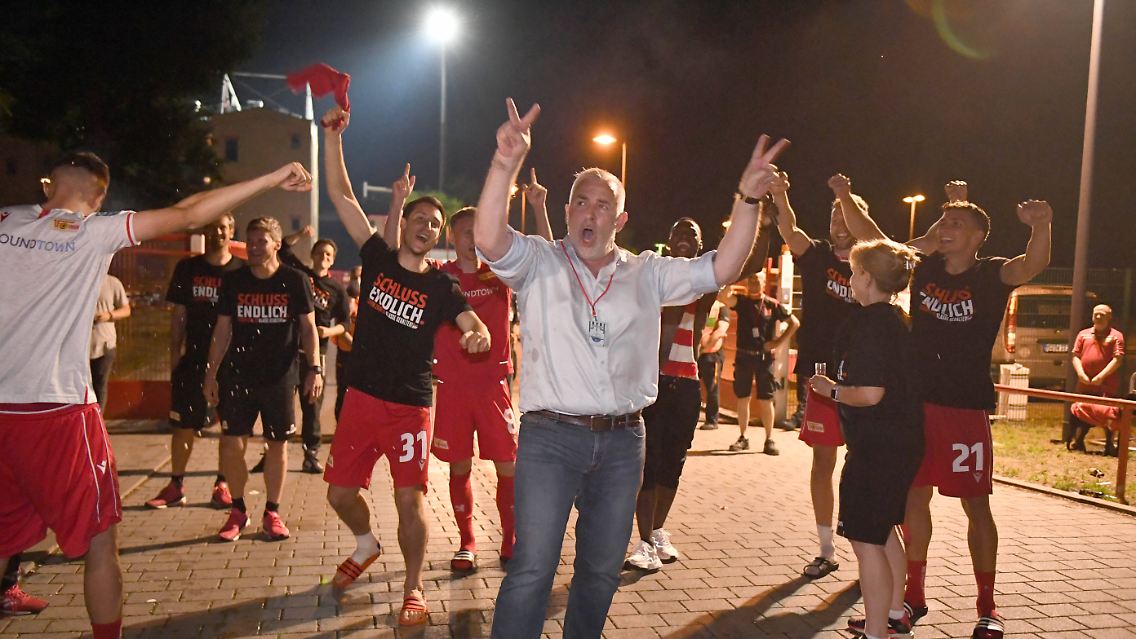 In zwei Jahren Bundesliga fand sich für Union-Berlin-Boss Zingler immer ein Grund zum Feiern.