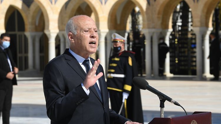 "Ich warne jeden, der daran denkt, zu den Waffen zu greifen", sagte Tunesiens Präsident Kais Saied. 