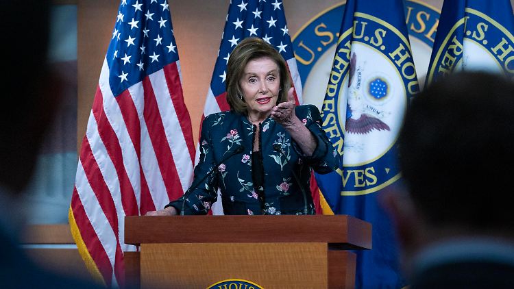 Zwei Abgeordnete hatte Nancy Pelosi wegen ihrer großen Nähe zu Trump bereits abgelehnt.