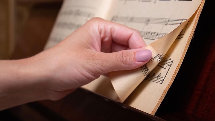 Musikhören und Musikmachen bieten laut Studie unterschiedliche Bewältigungspotenziale.