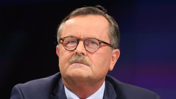 "Es geht ja nicht um Privilegien für Geimpfte, sondern um Grundrechtseinschränkungen", sagt Frank Ulrich Montgomery.