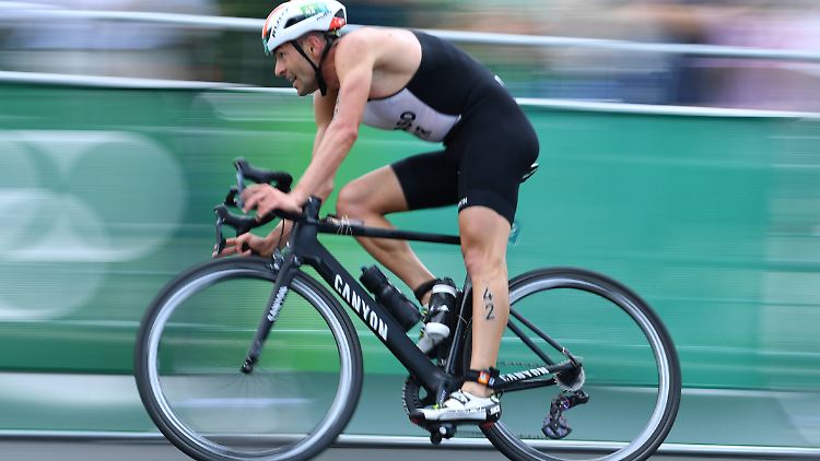 Der aus Syrien geflohene Triathlet Mohamad Maso startet bei den Olympischen Spielen durch.