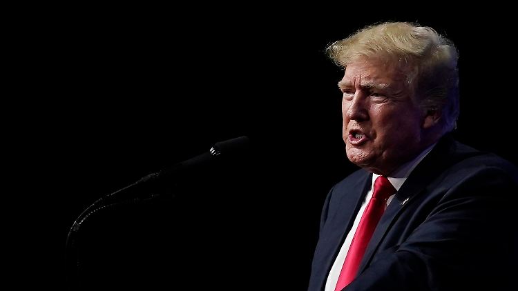 Trump bei der "Turning Point Action"-Konferenz in Phoenix.