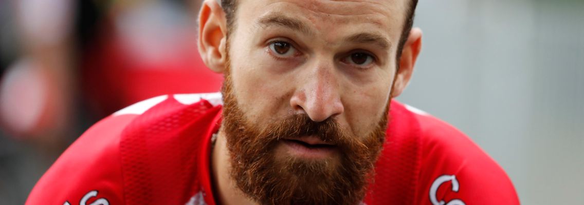 Radprofi Simon Geschke hat schwer mit den japanischen Quarantäne-Bedingungen zu kämpfen.