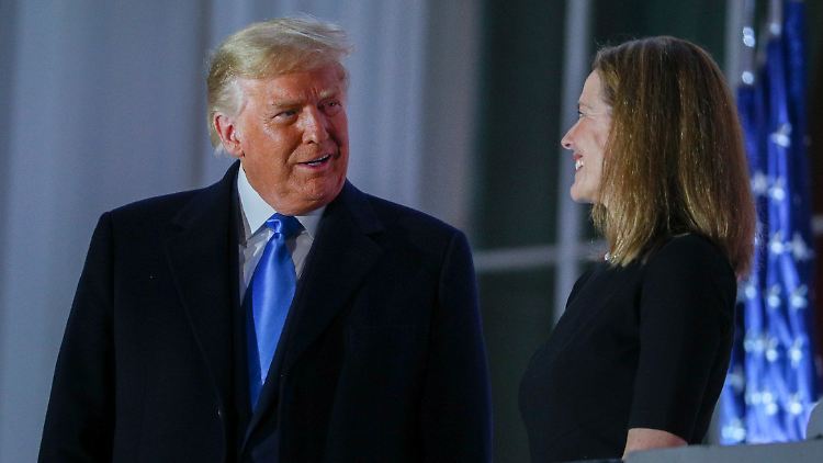 Kurz vor seiner Wahlniederlage hievte Trump die konservative Richterin Barrett in den Supreme Court.