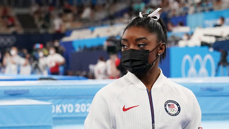 Eine enttäuschte Simone Biles nach ihrem Aus im Mehrkampf-Finale.