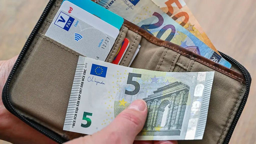 Die-Teuerung-hat-in-Rheinland-Pfalz-auch-im-November-angezogen-Waehrend-sich-Nahrungsmittel-teils-deutlich-verteuerten-wirkten-die-Energiepreise-insgesamt-daempfend-auf-die-Inflation-Doch-es-gab-auch-Aufsnahmen