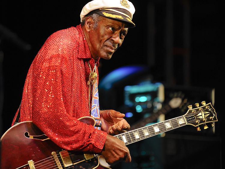 Chuck Berry hat den Blues revolutioniert. 1986 wurde er als allererstes Mitglied in die Rock and Roll Hall of Fame aufgenommen.