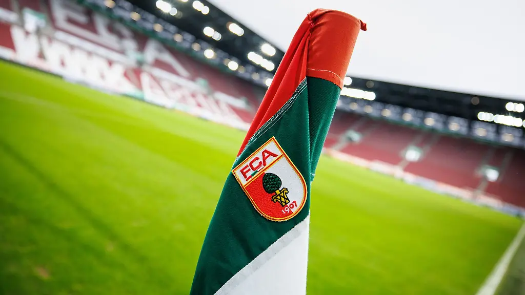 Der-FC-Augsburg-will-weiter-auf-den-eigenen-Nachwuchs-setzen