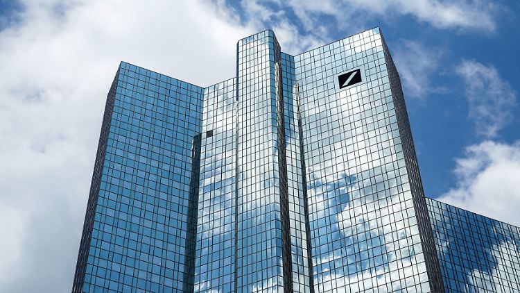 Deutsche-Bank-Chef Christian Sewing spricht von einem "guten Weg" zum Renditeziel der Bank von acht Prozent im kommenden Jahr.