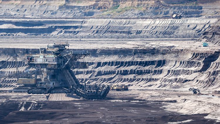 Braunkohleabbau im Tagebau Vereinigtes Schleenhain: Ein Großteil des Ressourcenverbrauchs geht auf die Treibhausgas-Emissionen zurück.