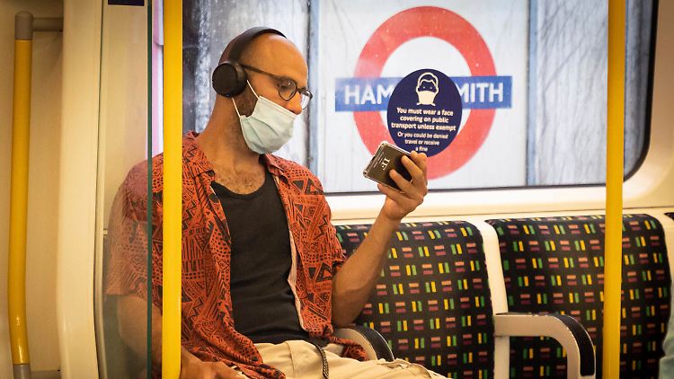 Manchem Londoner genügte am "Freedom Day" auch ein wenig Nasenfreiheit in der Tube.