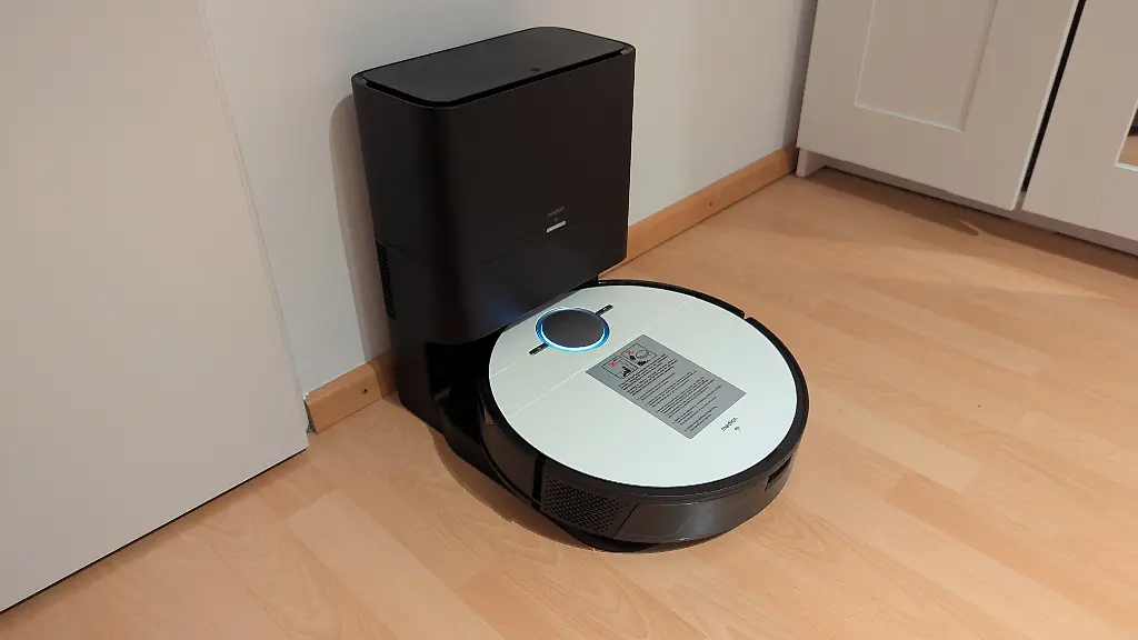 Fuer-einen-Saugroboter-mit-Wischfunktion-und-Absaugstation-ist-der-Medion-X50-SW-vergleichsweise-guenstig-zu-bekommen