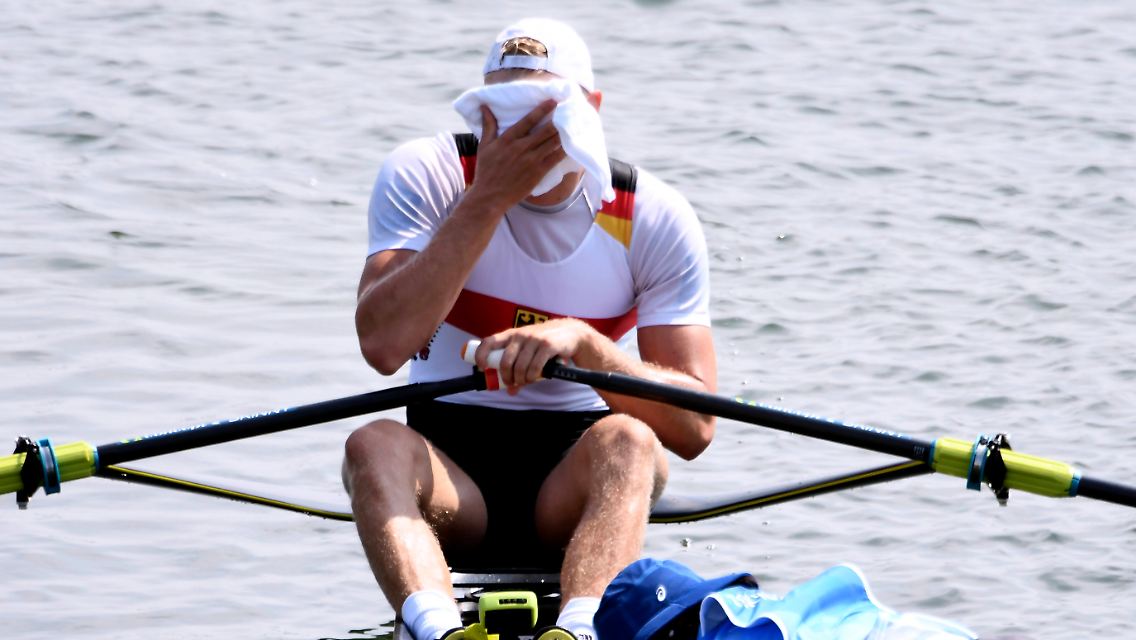 Vater und Trainer Heino Zeidler kommentiert: "Er ist niedergeschlagen, er hat sich voll ausbelastet und ist jetzt platt."