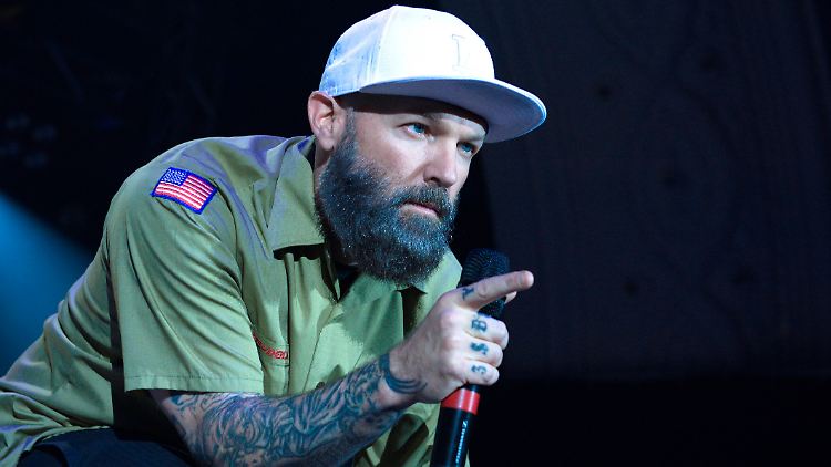 Ja, so kennen wir ihn eigentlich: Limp-Bizkit-Sänger Fred Durst.