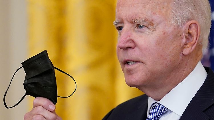 Es sei eine "Schande", den "Segen" der Impfung zu vergeuden, sagte Biden.