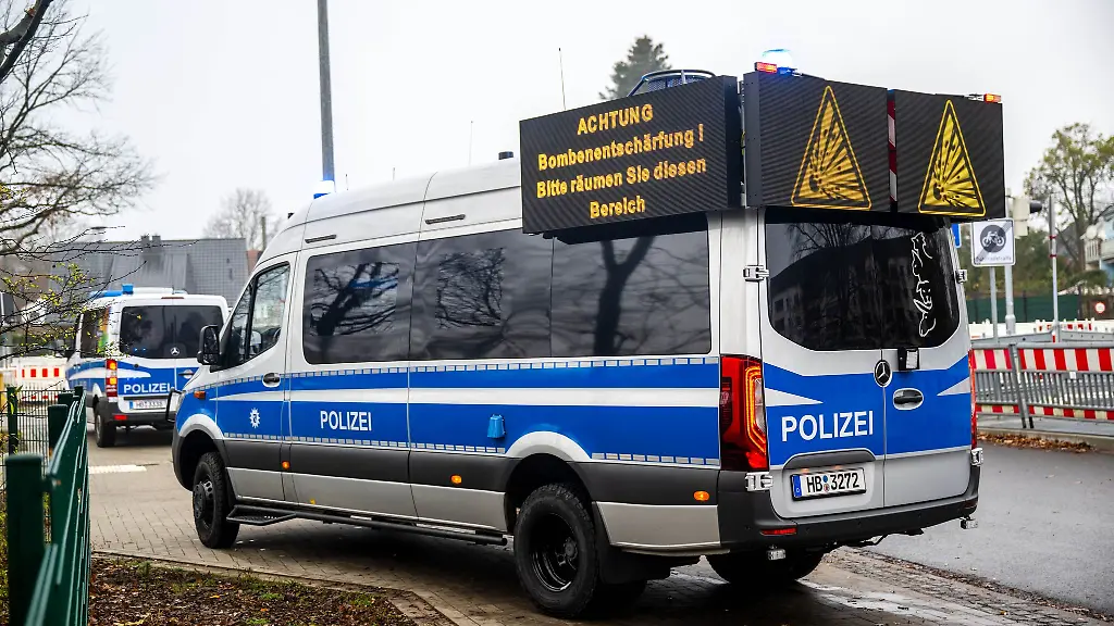 Ein-Sprengmeister-hat-eine-Bombe-in-Bremen-erfolgreich-entschaerft