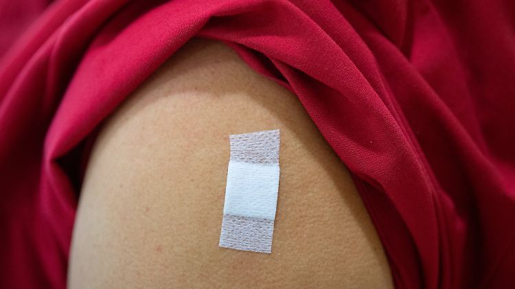Auch vollständig geimpft bleibt ein Restrisiko für die Ansteckung und Erkrankung.