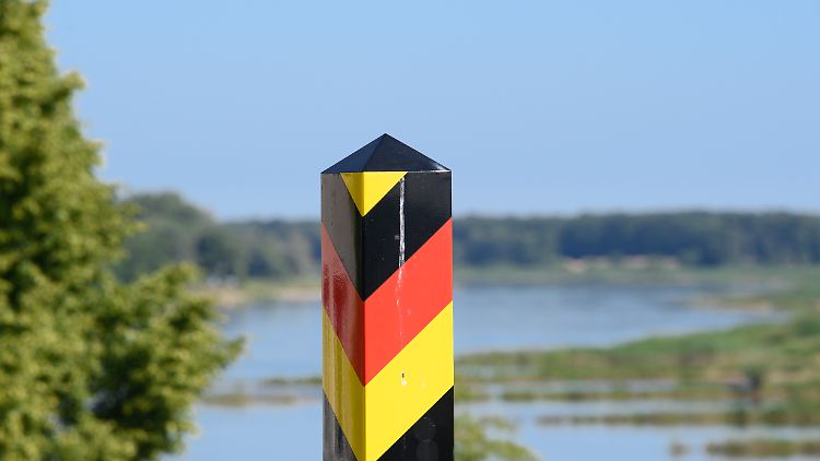 Bei der Rückkehr aus dem Auslandsurlaub gelten ab Sonntag neue Einreiseregeln.