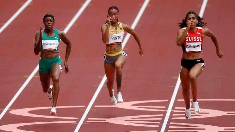 Tatjana Pinto (Mitte) läuft im Halbfinale am Samstag über 100 Meter und hofft auf das Finale im Anschluss.