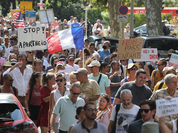 Einige Demonstranten verglichen die Impfpflicht mit dem Apartheid.