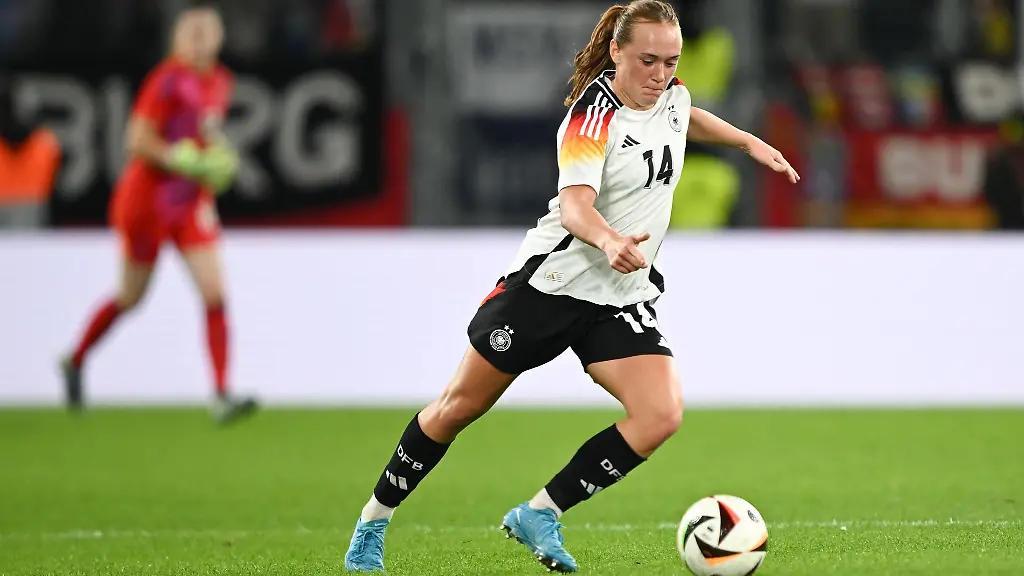 Lisanne-Graewe-spricht-ueber-ihre-Fussballhelden