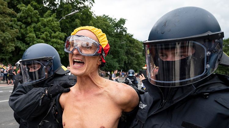 Die Polizei nahm nach eigenen Angaben etwa 500 Menschen fest.
