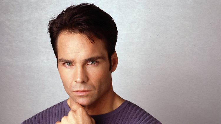 Spielte in "General Hospital" Detective Harper: Jay Pickett.