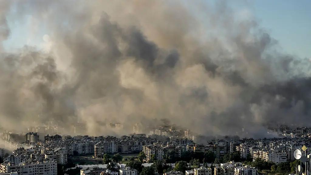 Vor-der-fuer-den-Abend-erwarteten-Waffenruhe-flog-Israel-noch-schwere-Angriffe-auf-den-Libanon