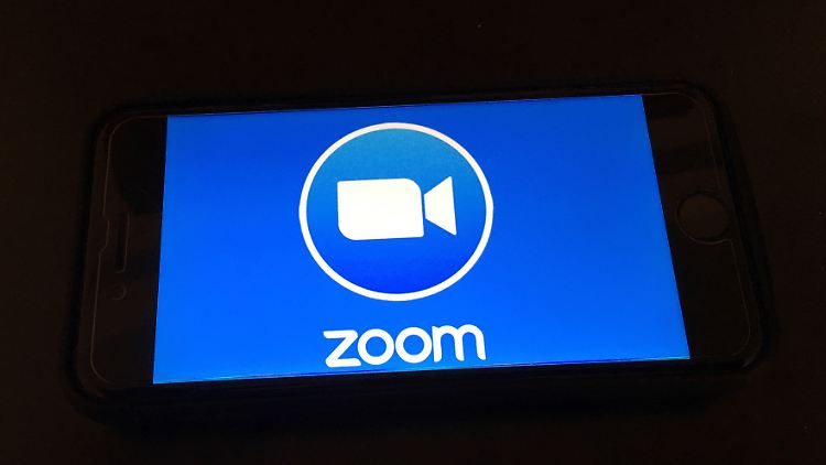 Zoom soll Daten mit Facebook und Google teilen, lautet der Vorwurf.