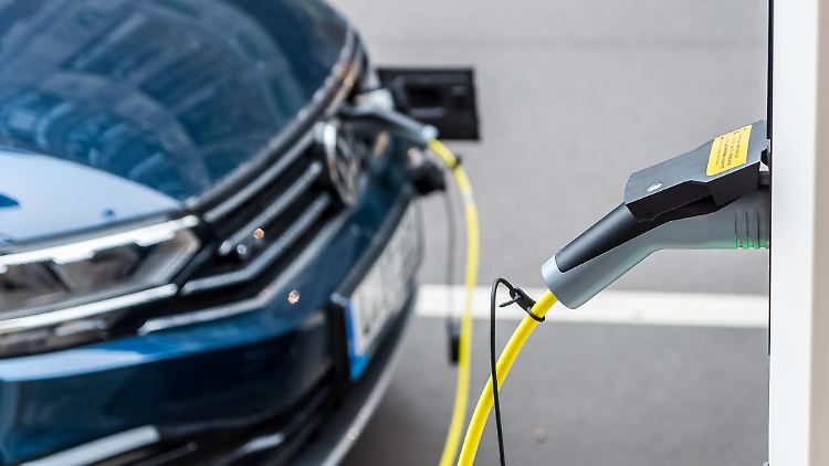 Seit einem Jahr legen die Neuzulassungen von E-Autos deutlich zu.