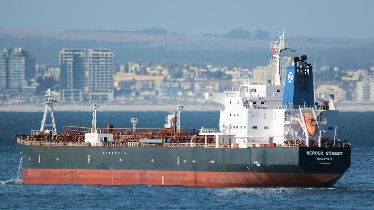 Das von dem israelischen Unternehmen Zodiac
Maritime betriebene Schiff gehört einem japanischen Eigentümer und fährt unter der Flagge Liberias.