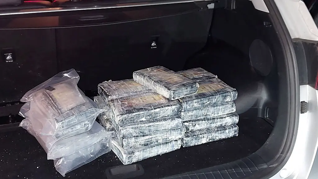 21-Kilogramm-Kokain-wurden-bei-einer-Routinekontrolle-in-einem-Auto-entdeckt
