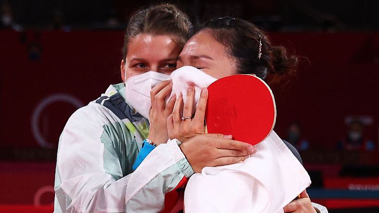 Petrissa Solja und Xiaona Shan erreichen das Halbfinale mit ihrem Team.