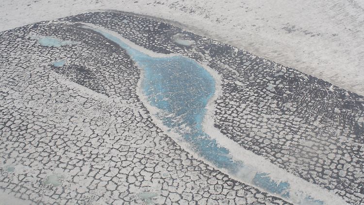 Diese Luftaufnahme der russischen Tundra im Lena-Delta zeigt das typische Muster der Permafrostgebiete.