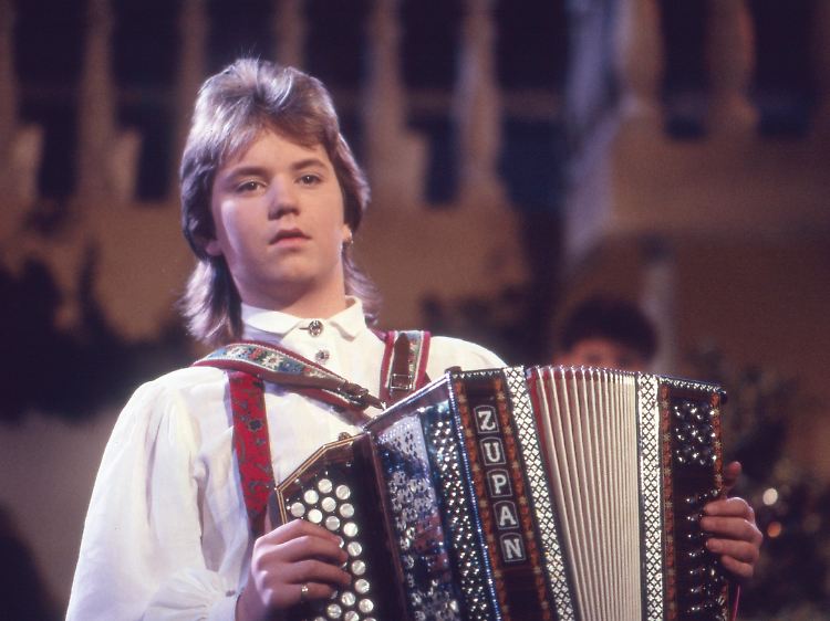 Silbereisen fing früh an: Anfang der 1990er mit Akkordeon im "Musikantenstadl".
