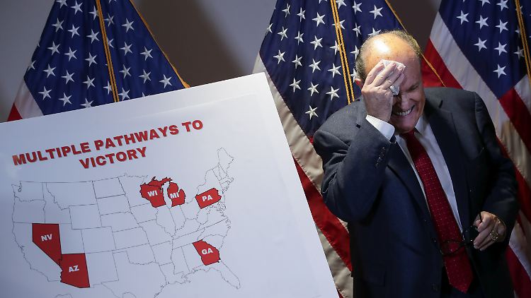 Giuliani unterstützte Trump bei dessen Versuch, die Wahl an Gerichten für sich zu entscheiden.